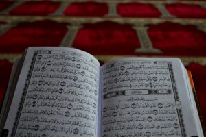  عوائق لغوية تمنع من فهم الآيات القرآنية أثناء التلاوة